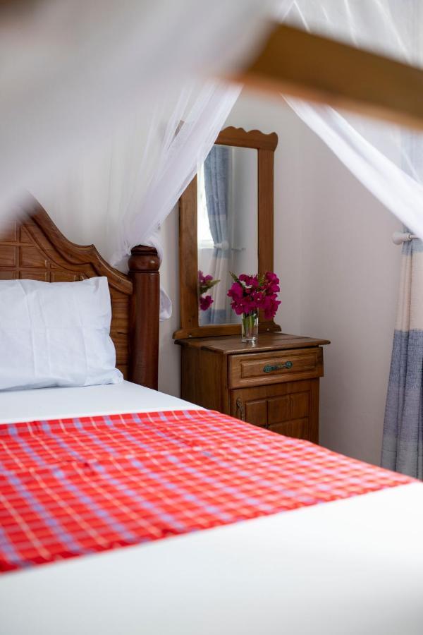 Uroa Beach Lodge Buitenkant foto