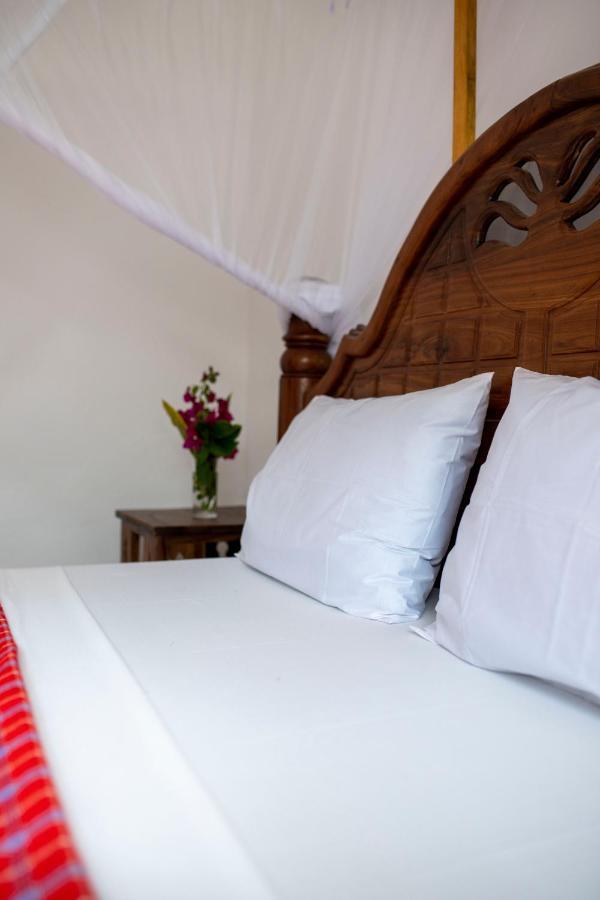 Uroa Beach Lodge Buitenkant foto